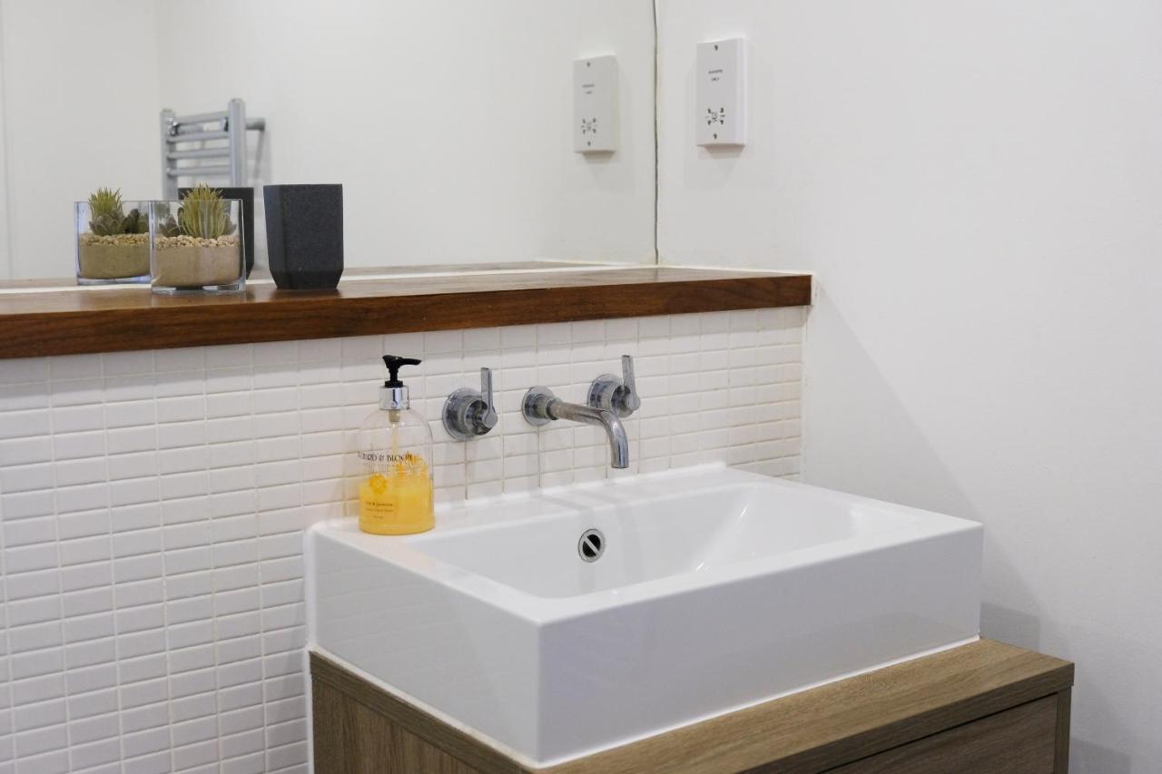 Luxury 2-Bed Flat Parking And Close To The Tube Londres Exterior foto